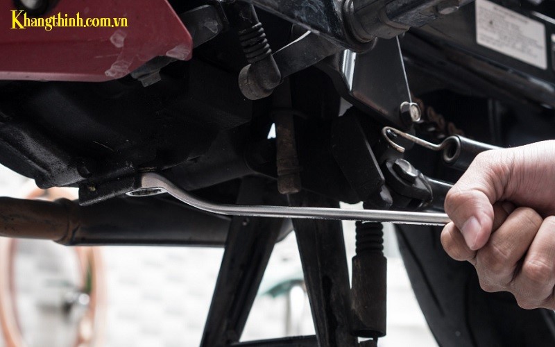 Cách thay nhớt xe máy tại nhà đơn giản và nhanh chóng 