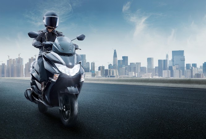 Burgman Street 125 sở hữu ngoại hình linh hoạt và sang trọng, được trang bị hàng loạt tiện ích hữu dụng mang lại tiện nghi và sự thoải mái cho người sử dụng