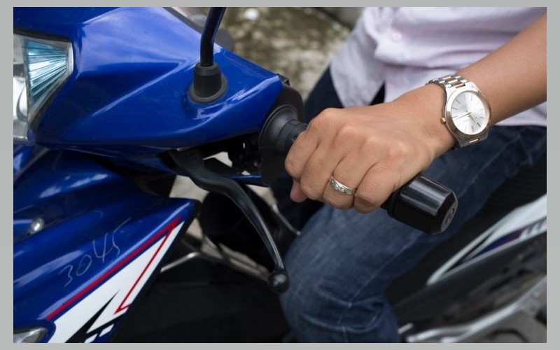 Hướng dẫn lái xe côn tay cho người mới bắt đầu