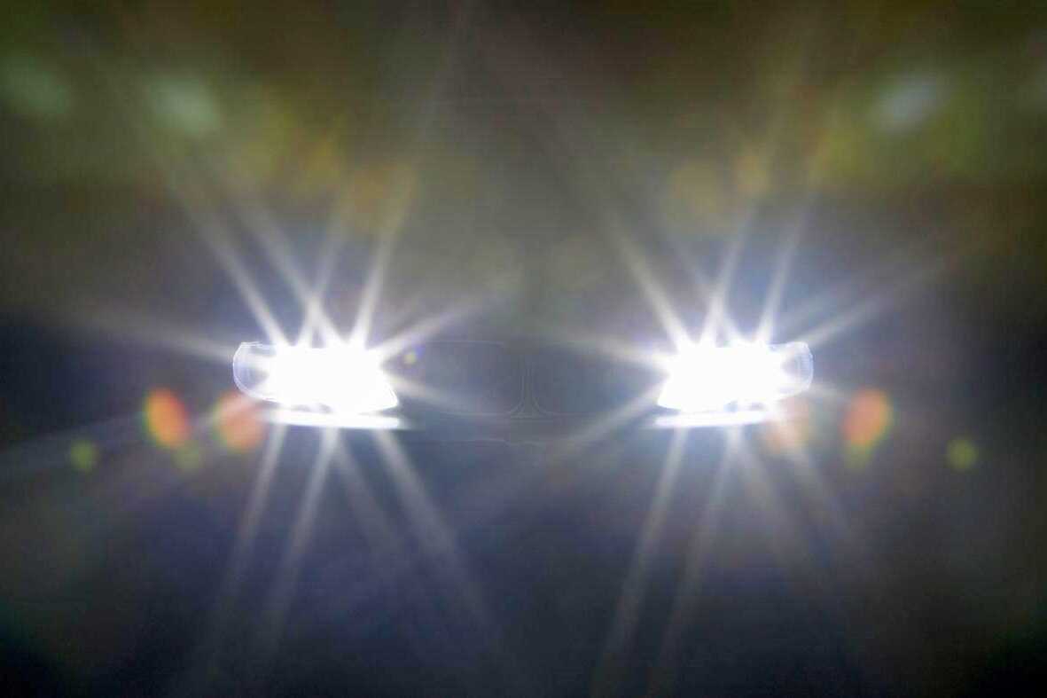 đèn pha và đèn cốt xe máy