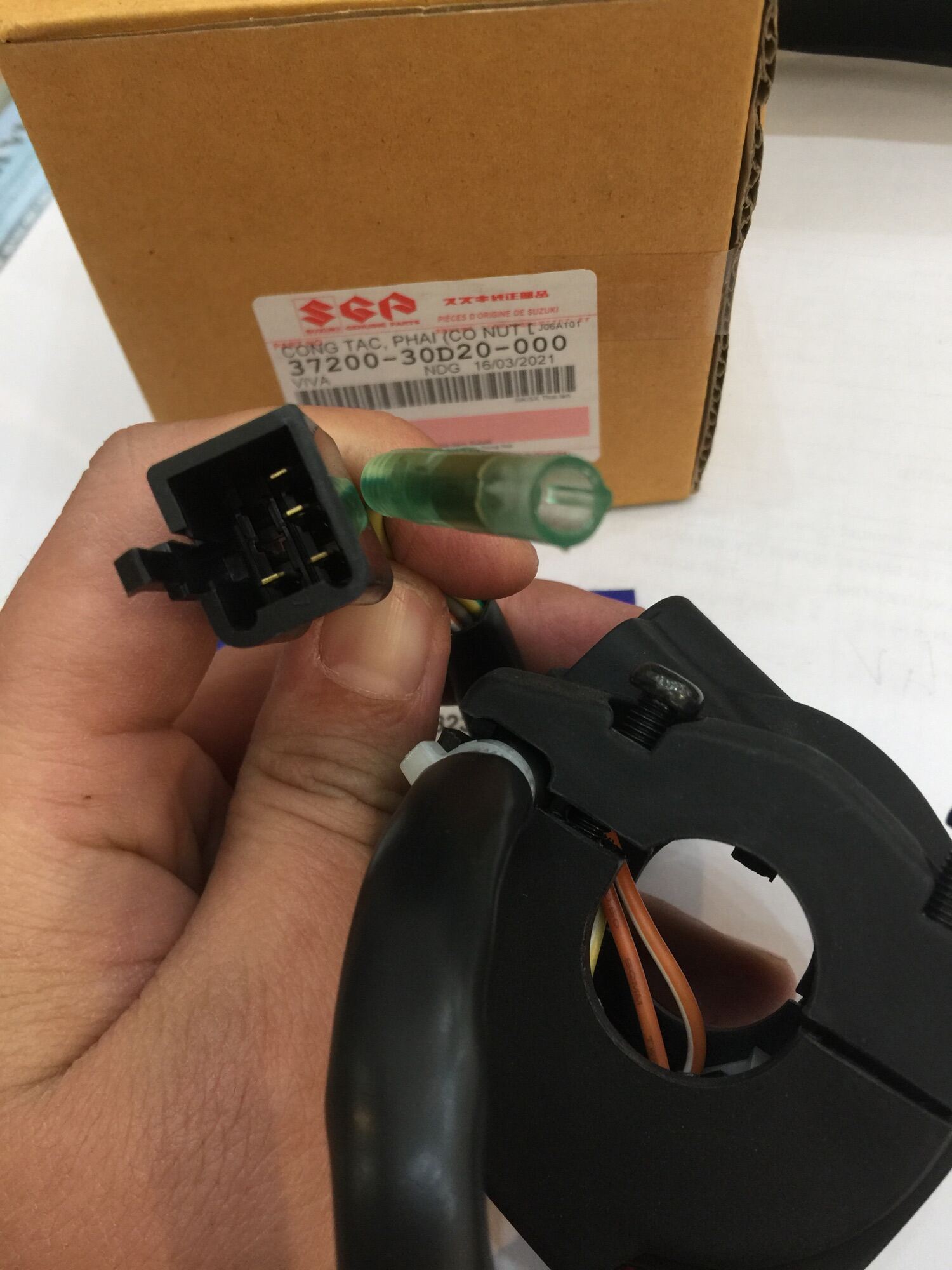 Cùm công tắc phải chính hãng Viva 110cc có núm đề - Ảnh 3