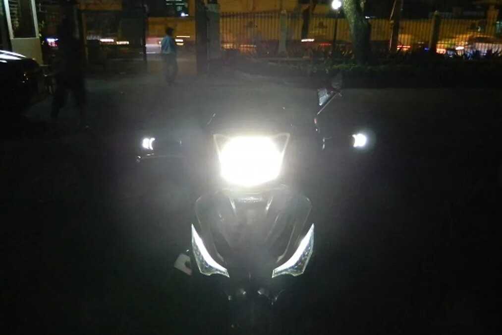 đèn pha và đèn cốt xe máy